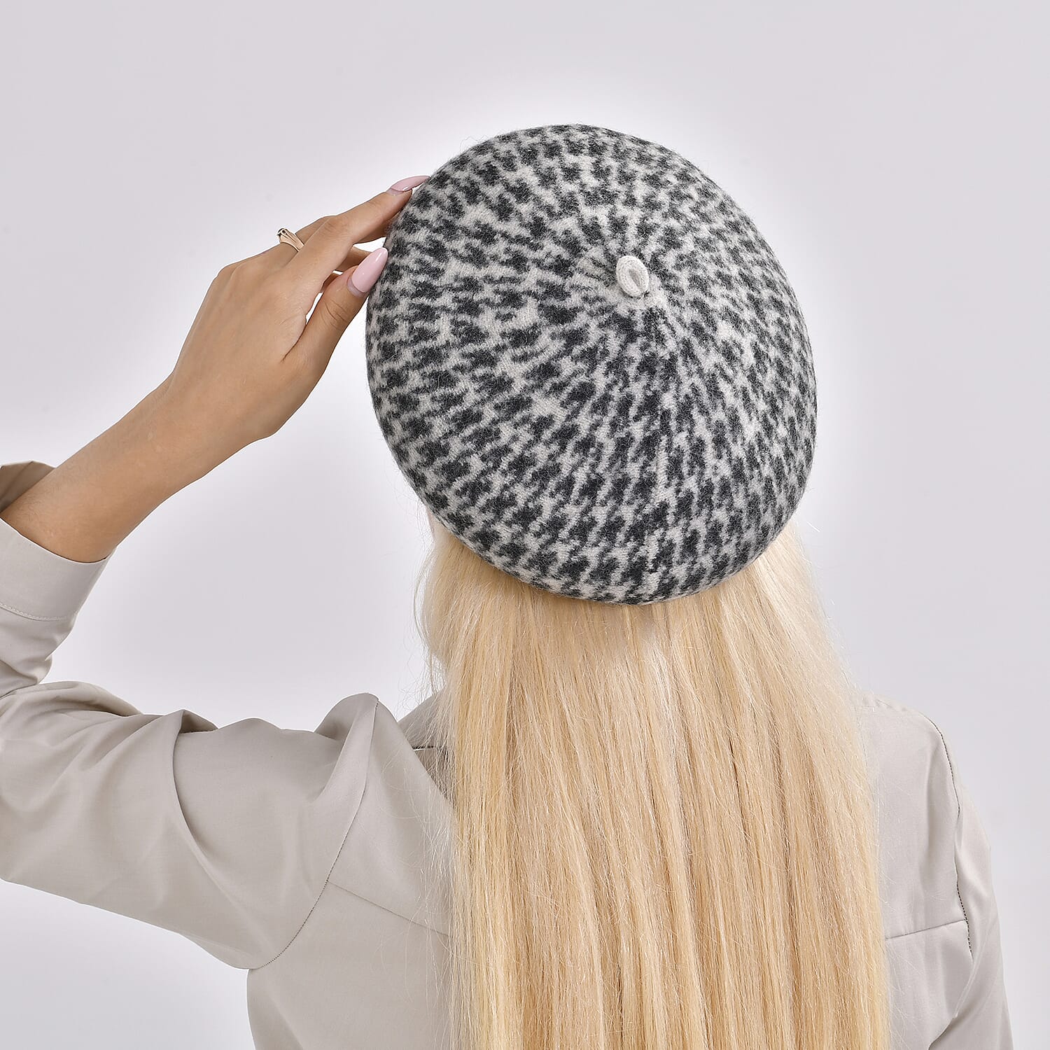 Woollen Houndstooth Pattern Beret Cap - Black (90% Wool)