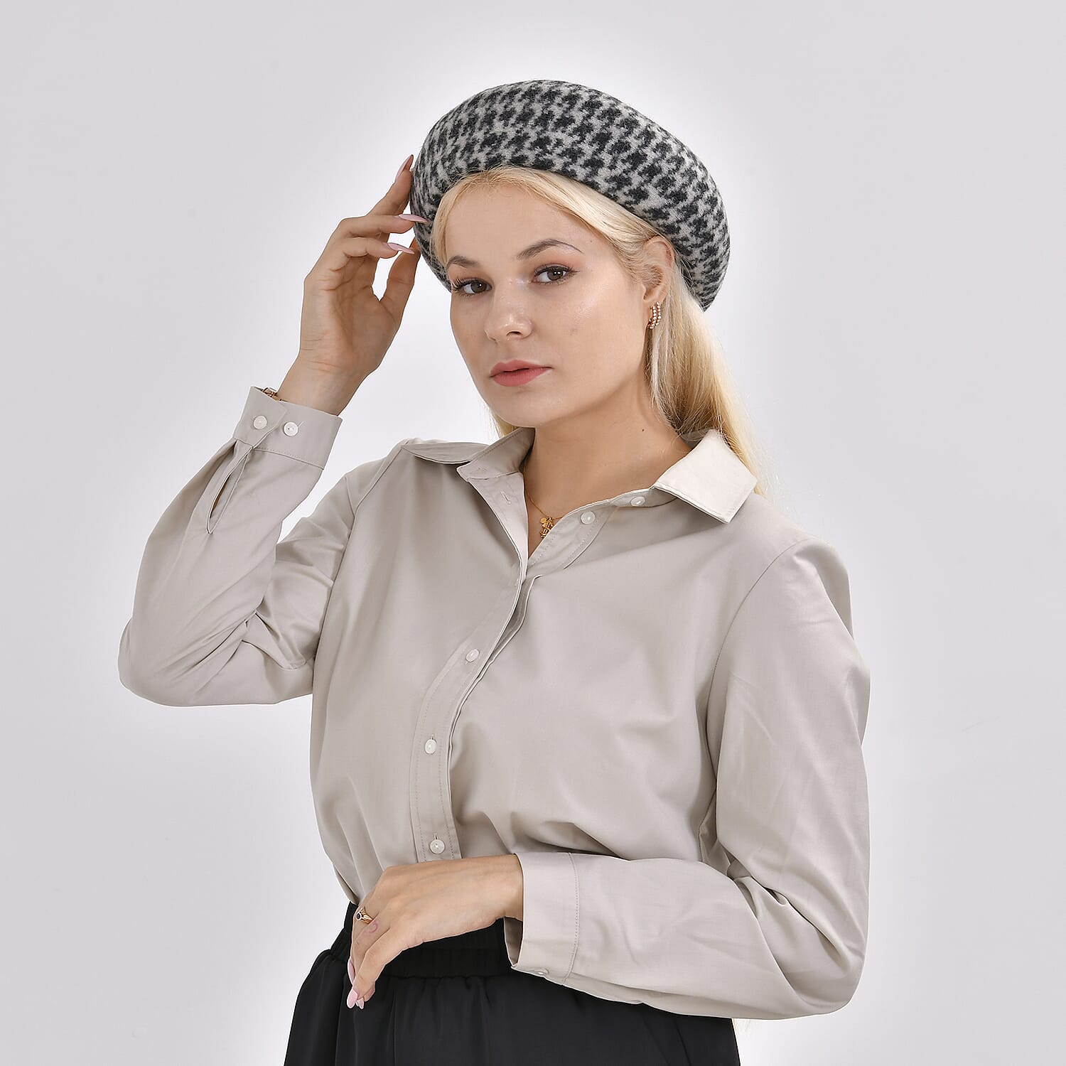 Woollen Houndstooth Pattern Beret Cap - Black (90% Wool)