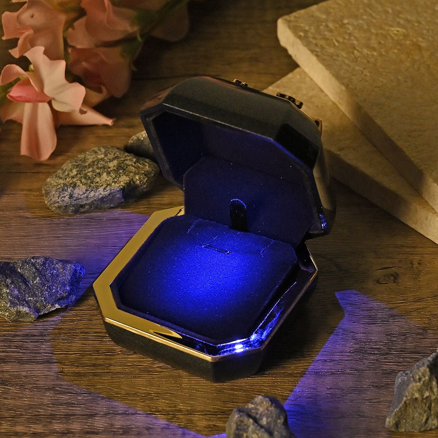 Solid Luxurious Polished Necklace and Pendant Jewellery Box With LED Light & Anti-Tarnish Protection (Size - 7x7x6 cm) - Black