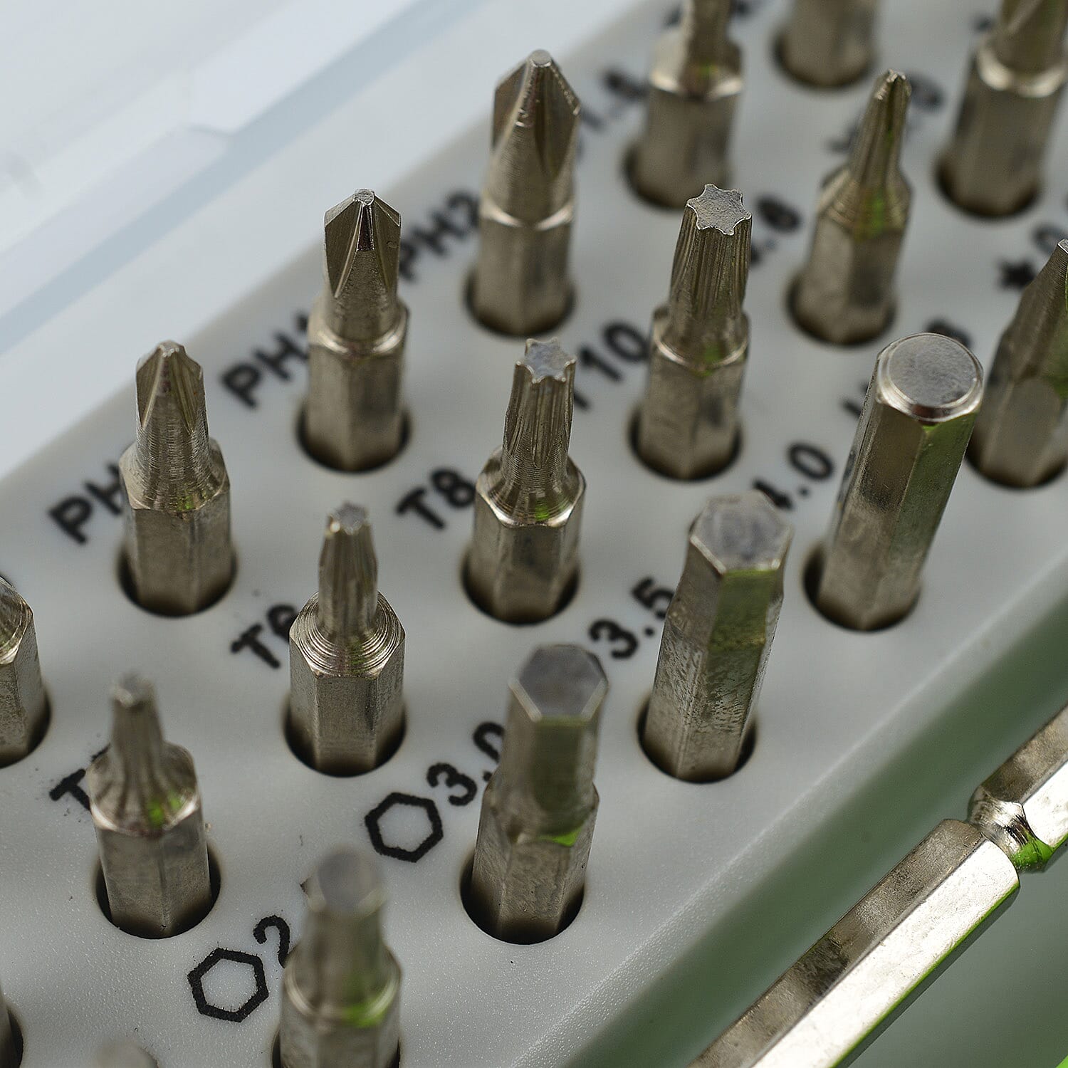 32 in 1 Screwdriver Bits Set with Magnetic Flexible Extension Rod- Green