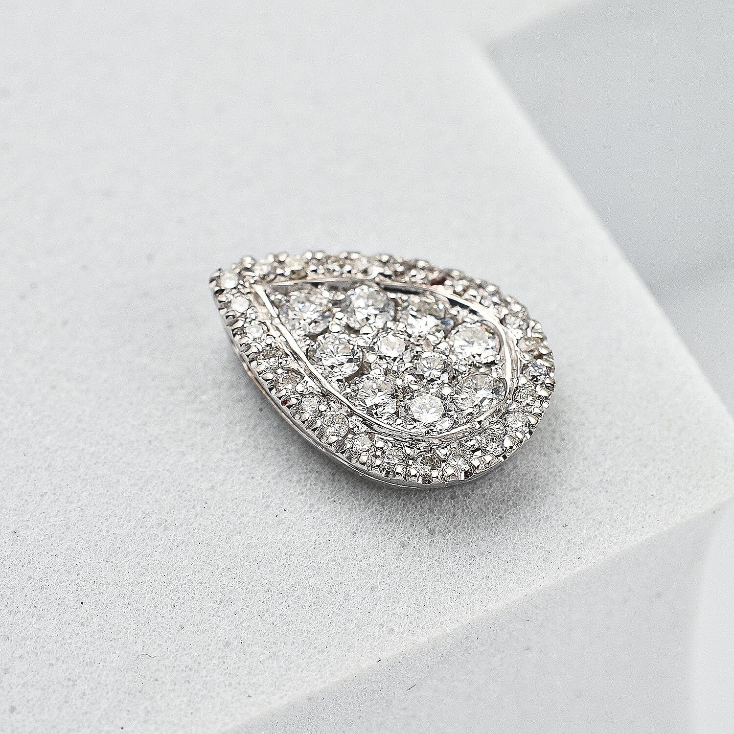18K Yellow Gold  A   White Diamond  A - I2 Pendant 35.00 ct,  Gold Wt. 1.42 Gms  35.000  Ct.