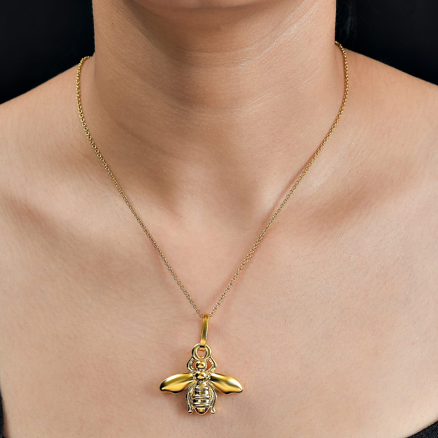 18K Yellow Gold Bee Pendant