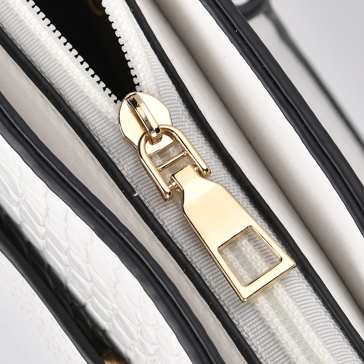 Leather Look Crocodile Crossbody Bag (Size 35x12x25 cm) - White