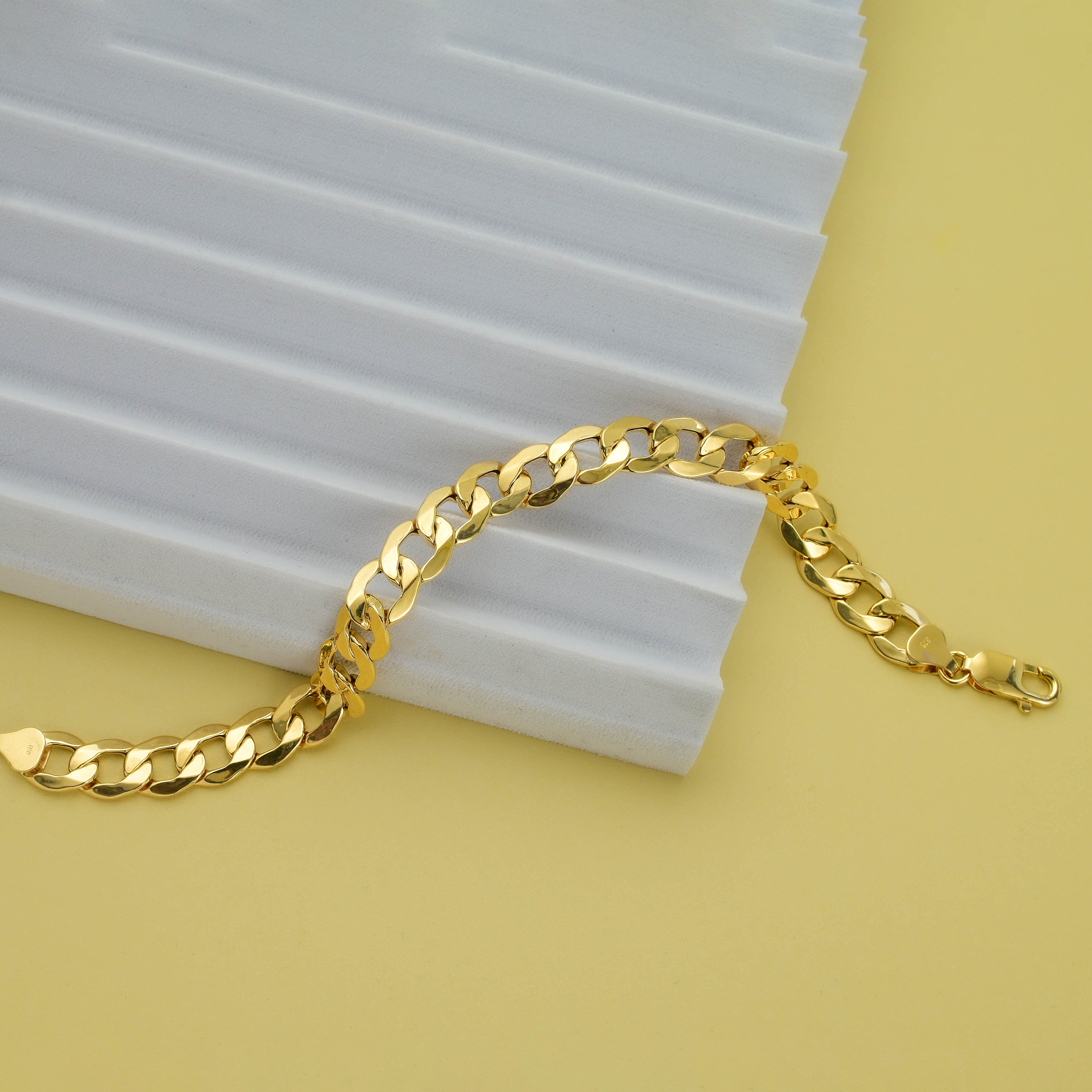 Italian Made Closeout - 9K Yellow Gold Curb Bracelet (Size - 8.5), Gold Wt. 10 Gms