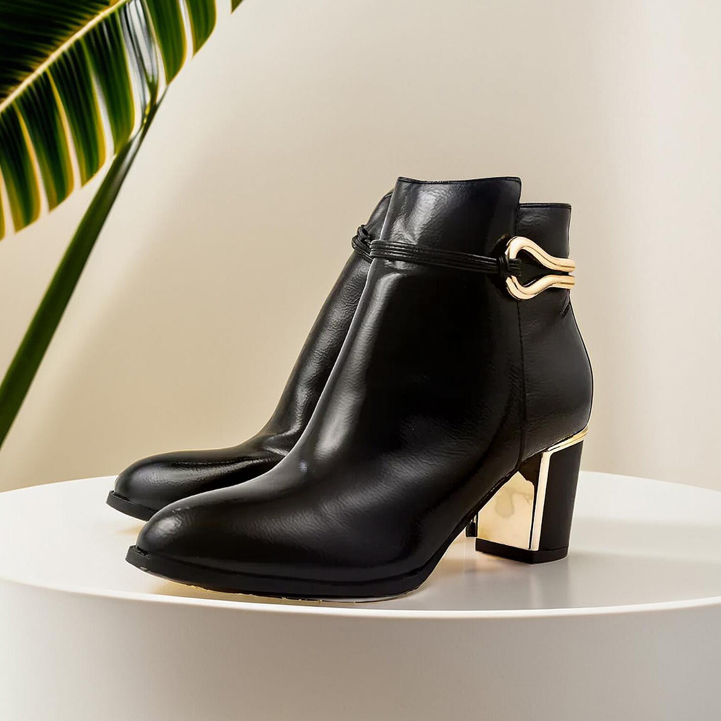 Ladies Shoe (Size 7) - Black