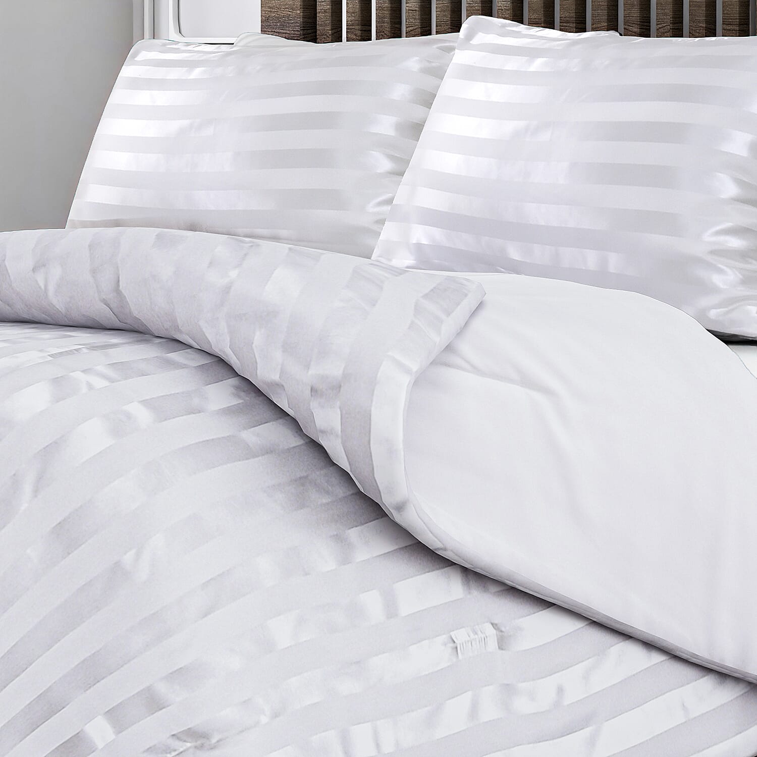 Set of 3 Striped Patterned Comforter with 2 Pillow Pillowcases (Double Size, 200x200 cm) - White