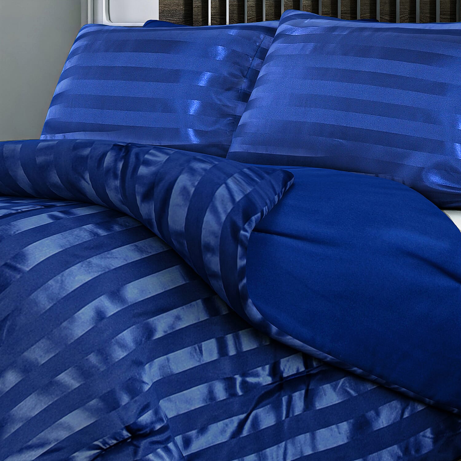 3 Piece Set - Striped Patterned Comforter with 2 Pillow Pillowcases - White