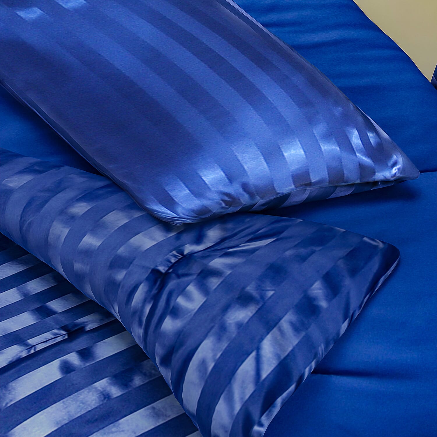 3 Piece Set - Striped Patterned Comforter with 2 Pillow Pillowcases - White