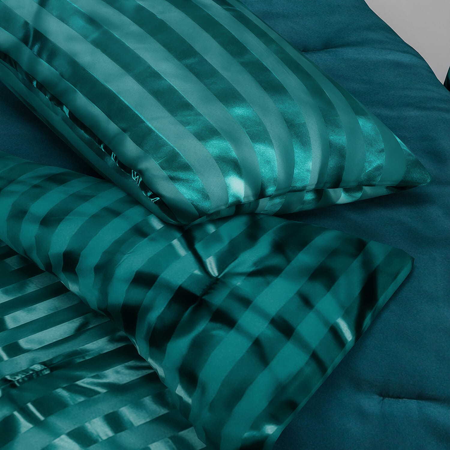 3 Piece Set - Striped Patterned Comforter with 2 Pillow Pillowcases - White