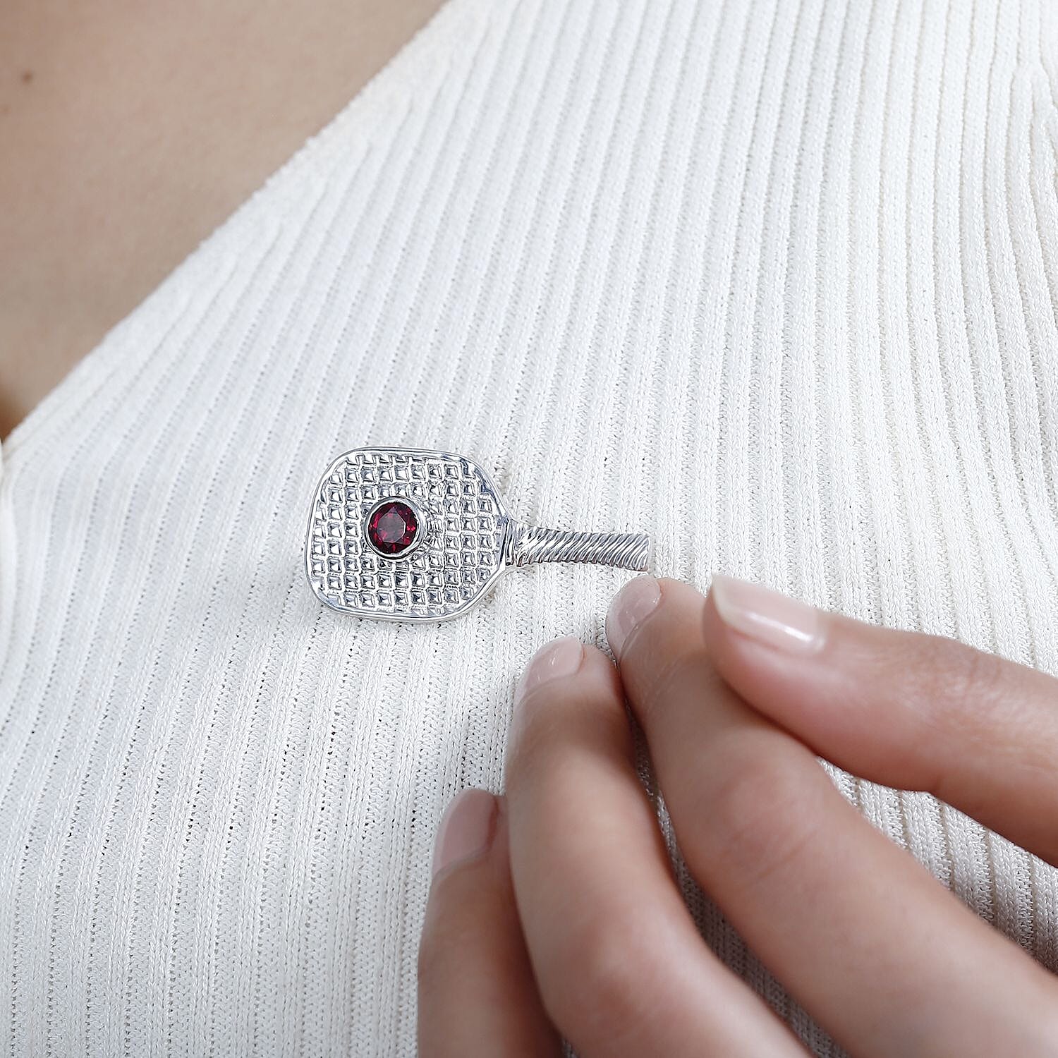 Rhodolite Garnet  Brooch in Platinum Overlay Sterling Silver 0.99 ct,  Silver Wt. 6.52 Gms  0.986  Ct.