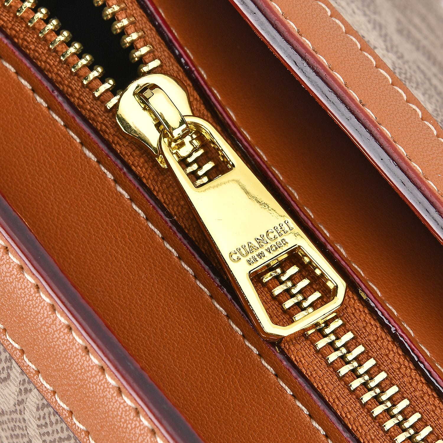  GUANCHI Shoulder Bag with Exterior Zipped Pocket - Off White