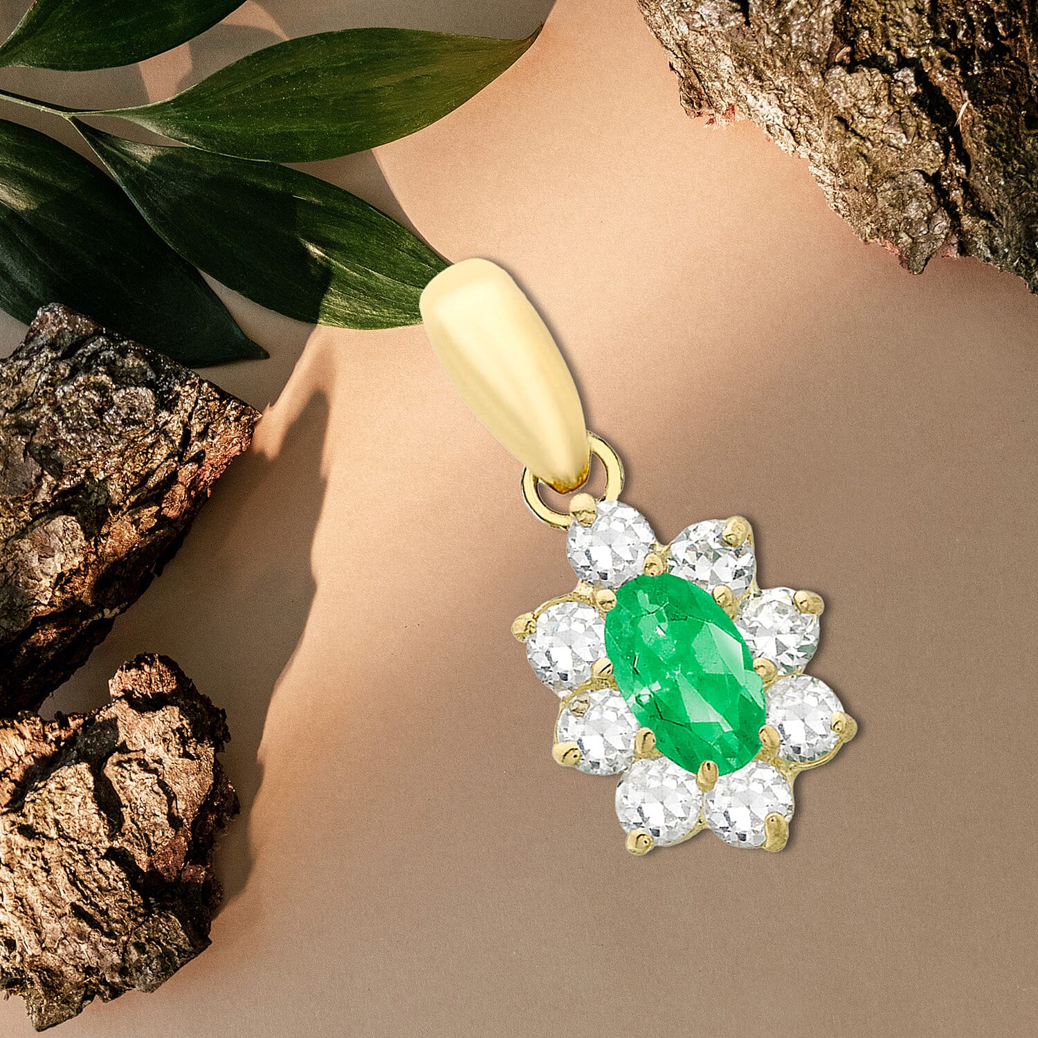 9K Yellow Gold  A   Green Cubic Zirconia ,  Cubic Zirconia  Pendant 0.66 ct,  Gold Wt. 0.5 Gms  0.660  Ct.
