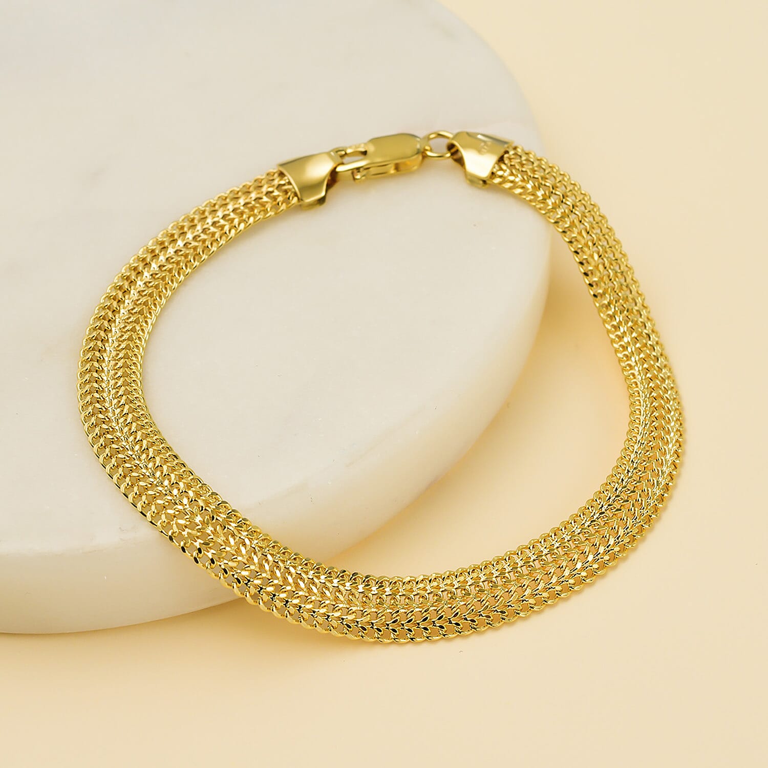 9K Yellow Gold Diamond Cut Domed Curb Bismark Bracelet (Size - 7.5)