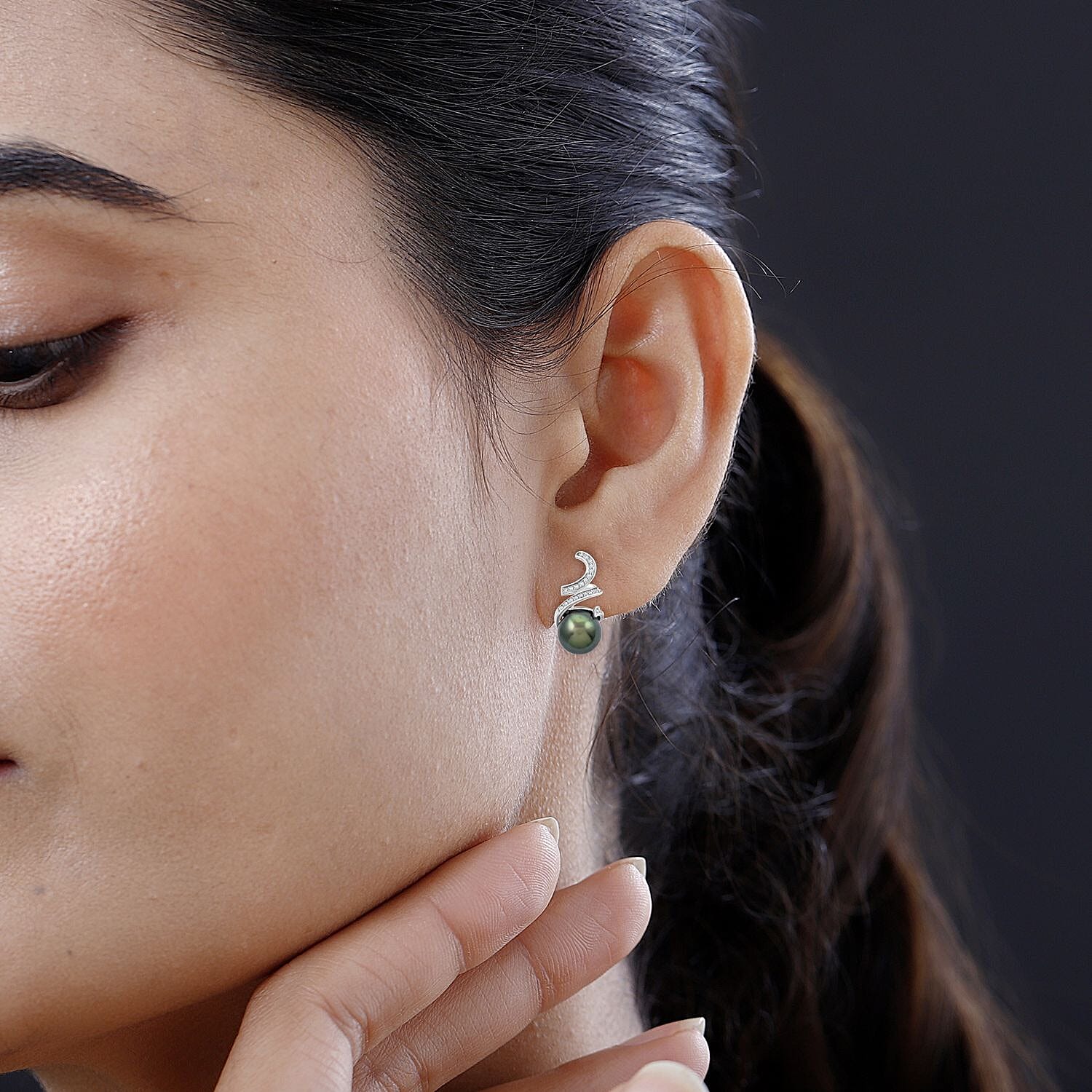 18K W Gold  AAA   Tahiti Pearl ,  White Diamond  SI Earring 10.11 pc,  Gold Wt. 3.79 Gms  10.110  Ct.