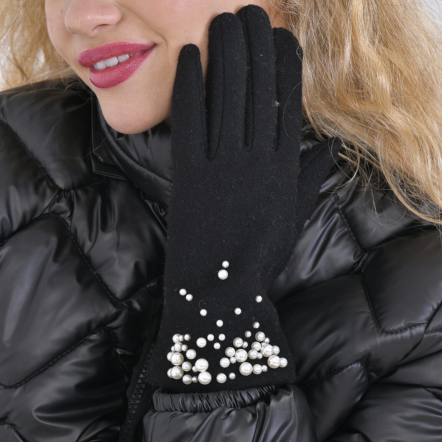 Winter Must-Have - Cashmere Touch Screen Beaded Gloves - Black