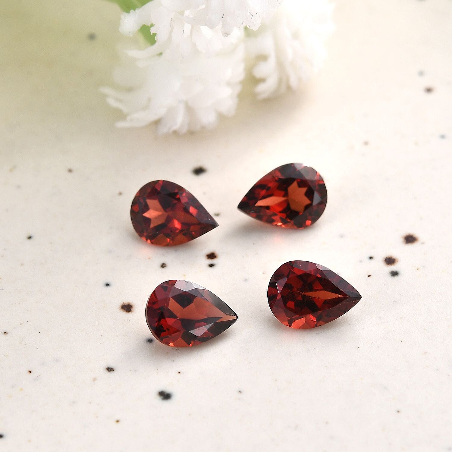 Mozambique Garnet Pear 7x5 mm