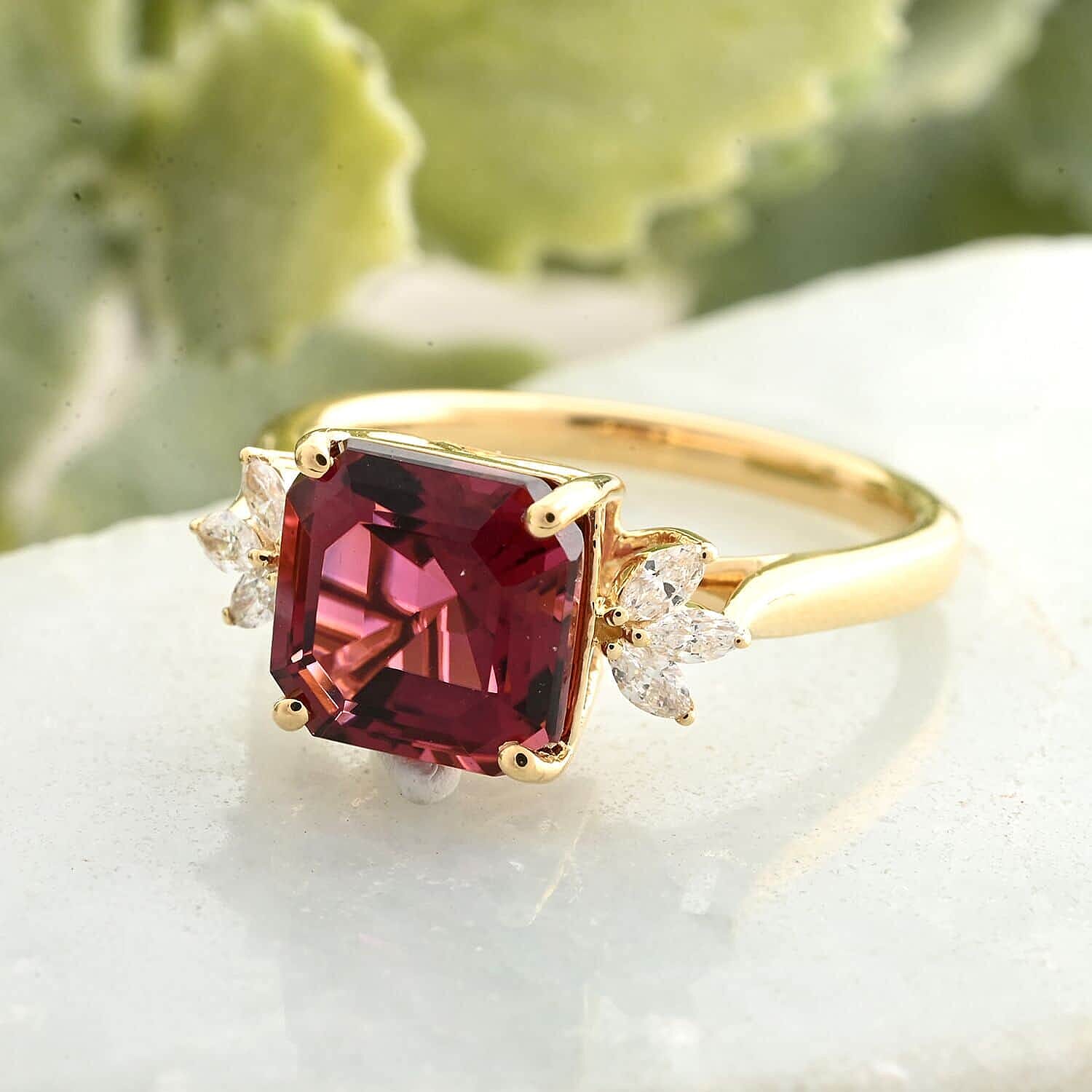18K Yellow Gold  AAA   Rubellite ,  White Diamond  SI Ring 2.90 ct,  Gold Wt. 3.84 Gms  2.900  Ct.