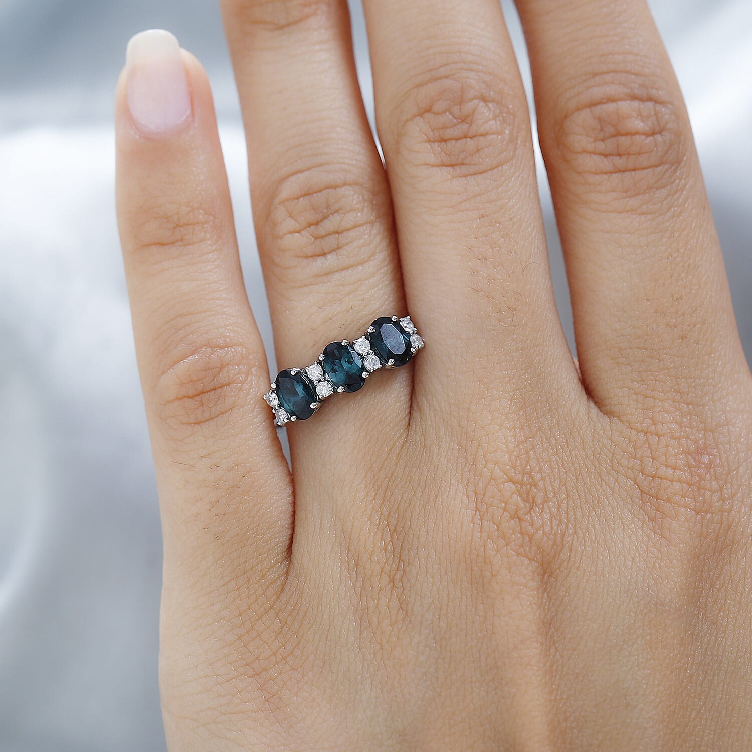 950 White Platinum AAA Mutuca Indicolite & Diamond Ring 1.68 Ct, Plt Wt. 4.44 Gms