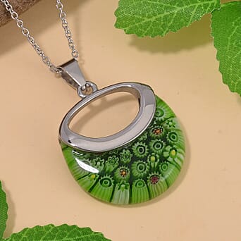 https://tjcuk.sirv.com/Products/77/4/7744169/Green-Color-Murano-Glass-Necklace-Size-24-Pure-White-Stainless-Steel-0_7744169_2.jpg?w=342&h=342