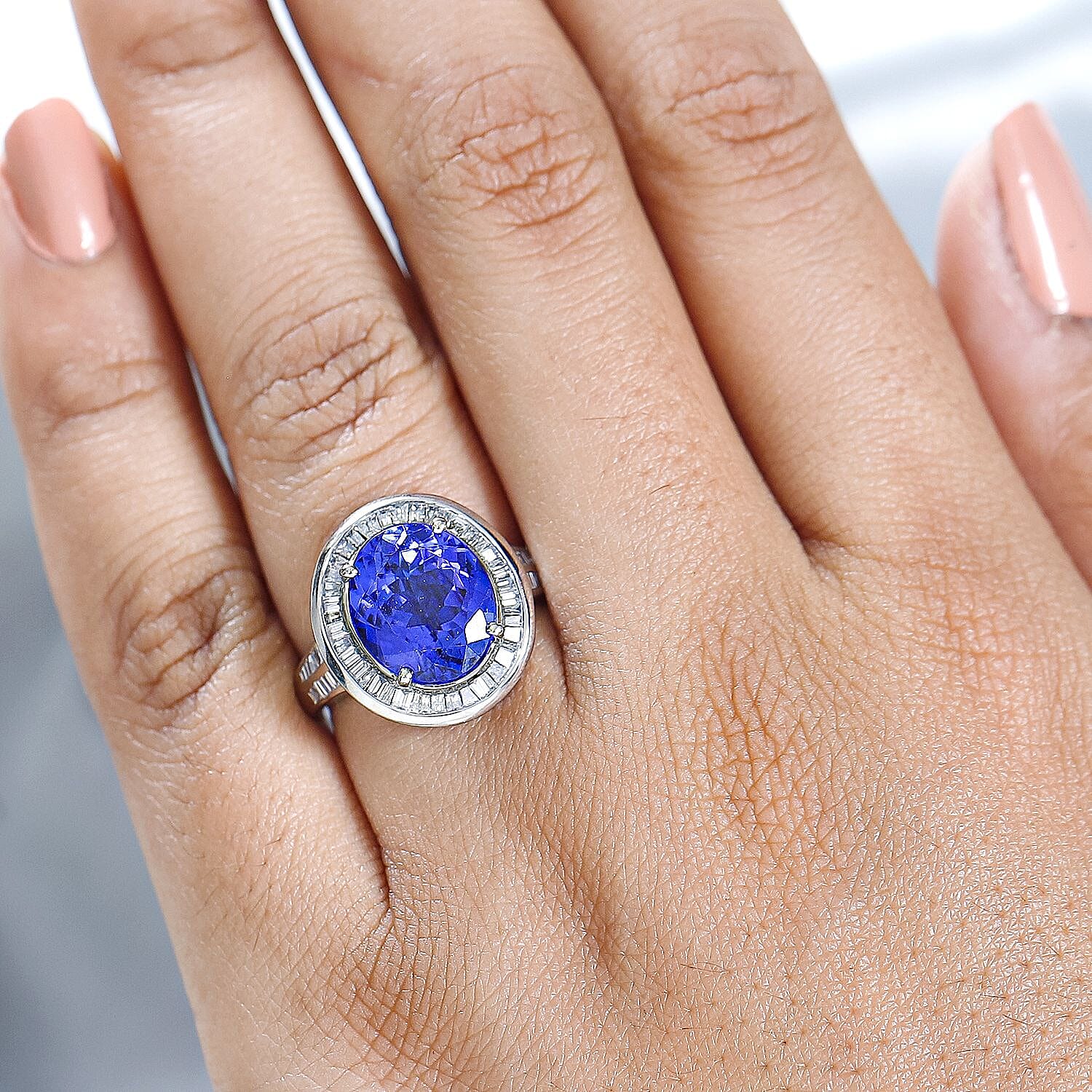 RHAPSODY - 950 Platinum AAAA Intense Vivid Tanzanite & Diamond (VS-EF) Ring 5.52 Ct, Platinum Wt 8.65 GM