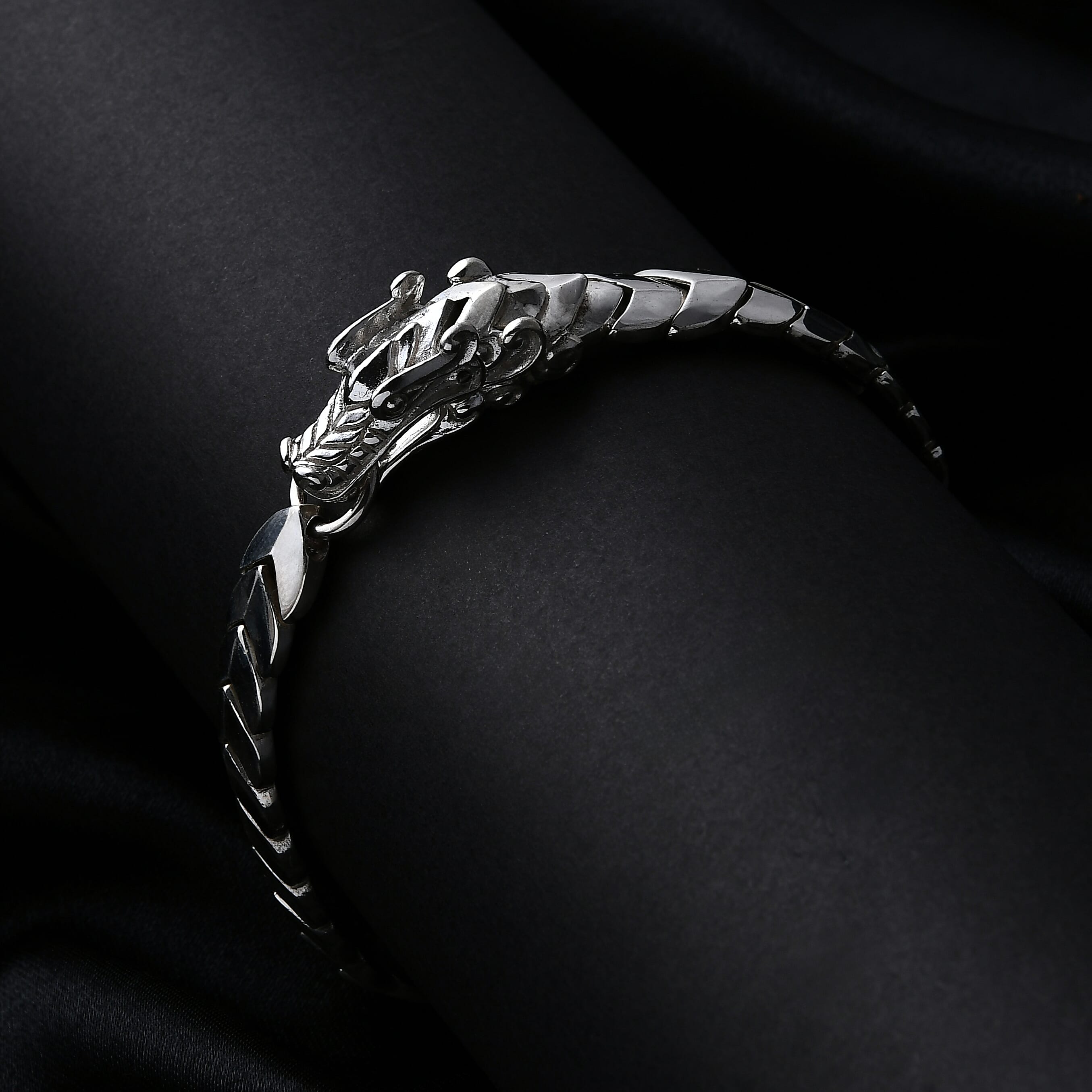 Royal Bali Collection Sterling Silver Dragon Bracelet (Size - 8), Silver Wt. 42.19 Gms. Royal Bali Collection Sterling Silver Dragon Bracelet (Size - 8), Silver Wt. 42.19 Gms.