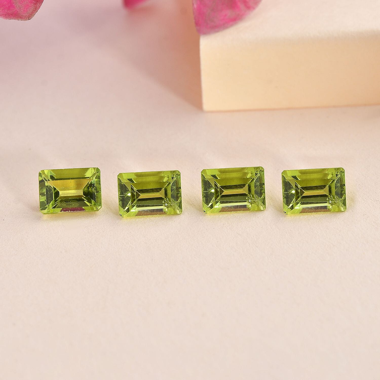 Peridot Octagon 7x5 mm