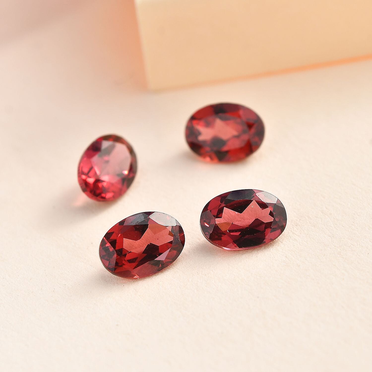 Red Garnet Oval 7x5 mm