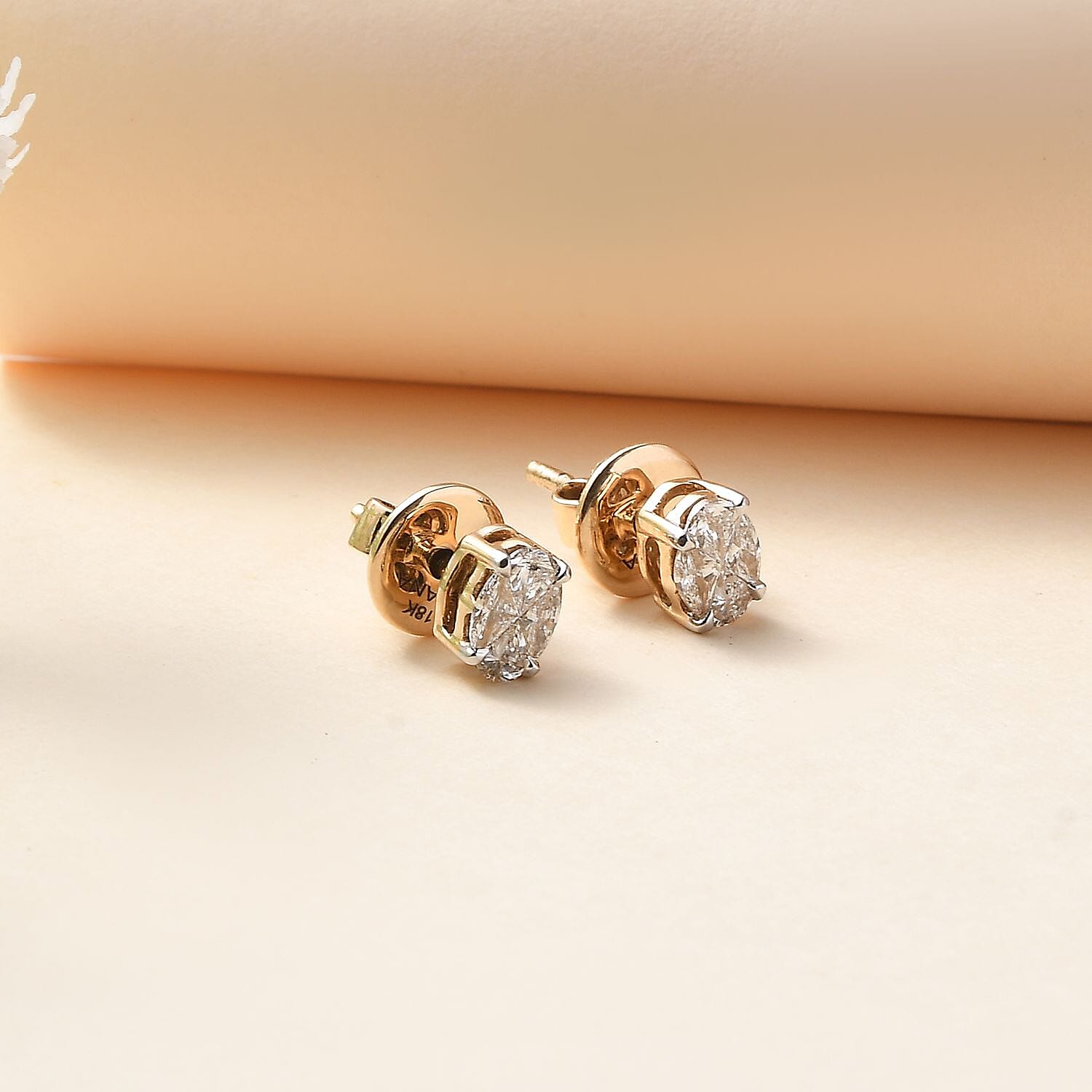 18K Yellow Gold  VS   White Diamond  VS Earring 0.50 ct,  Gold Wt. 2 Gms  0.500  Ct.
