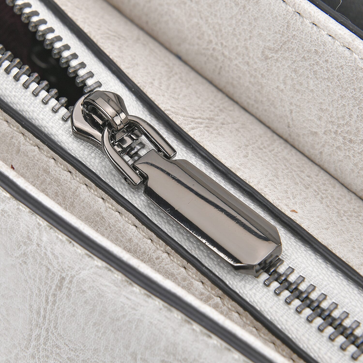 Sumptuous Quality 100% Genuine Exquisite Leather Croc Embossed Crossbody Bag with 2 Long Shoulder Strap - White