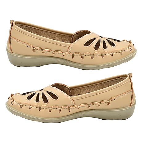 Shoe Tree Comfort Palma Lightweight Slip On Shoe (Size 6) - Beige