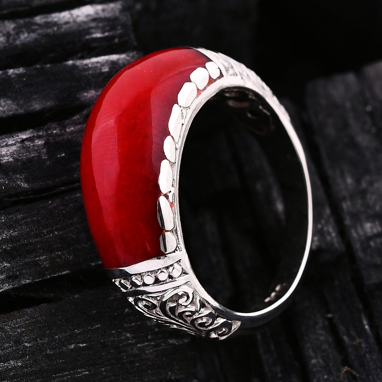 Coral  Ring  Sterling Silver 0.01 ct,  Silver Wt. 5.2 Gms  0.010  Ct.