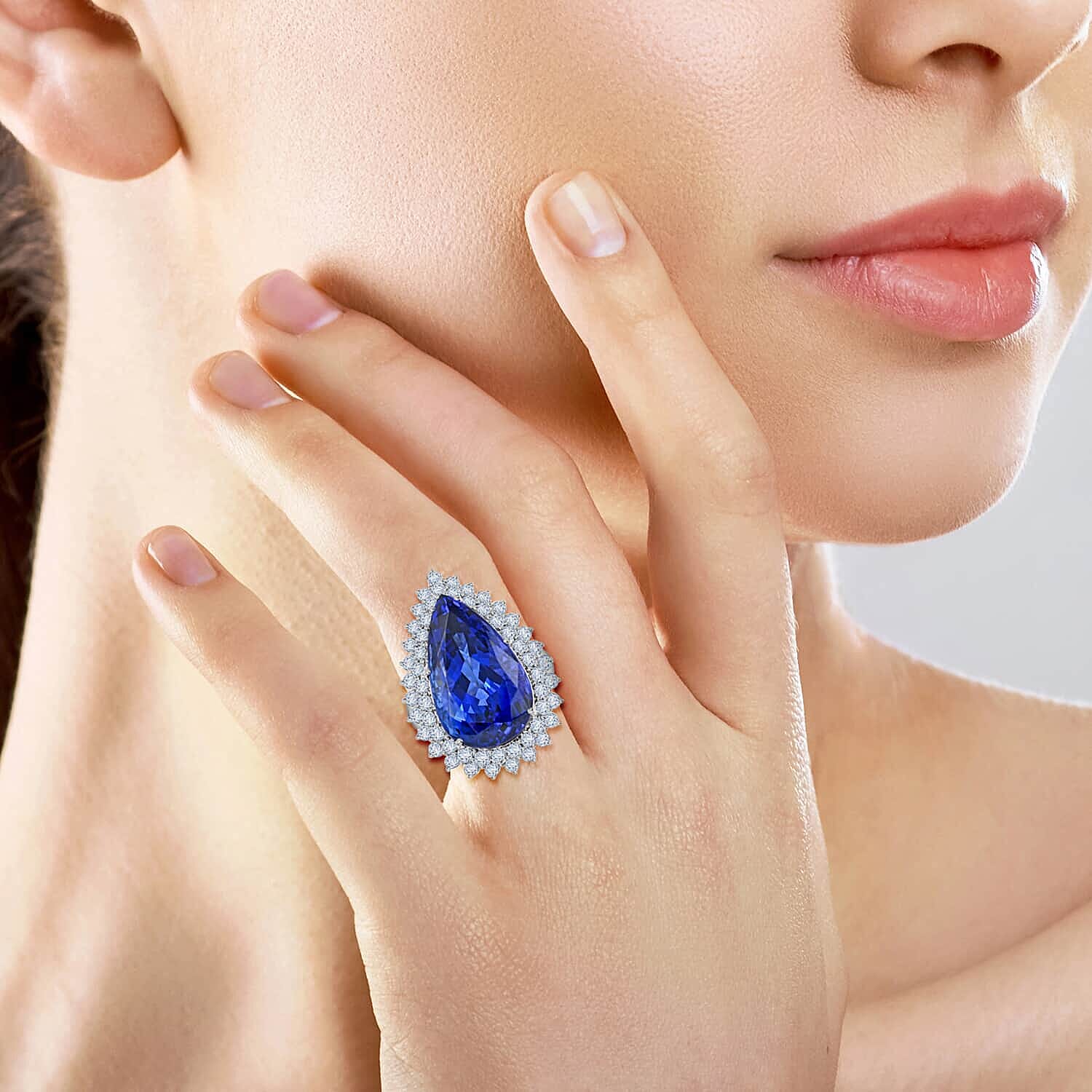 Certified and Appraised RHAPSODY 950 Platinum AAAA Tanzanite, E-F VS Diamond Halo Ring, 21.15 Ct