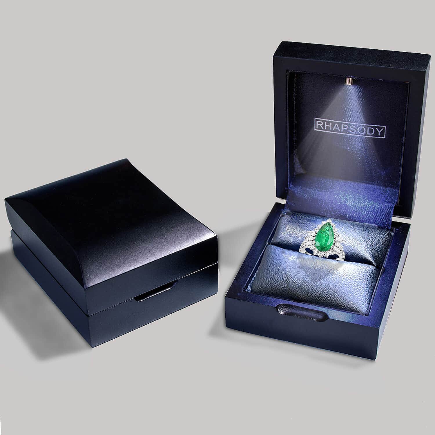 950 Platinum  AAAA  Zambian Emerald   White Diamond  VS Ring 5.26 ct,  Platinum Wt. 10.41 Gms  5.260  Ct.