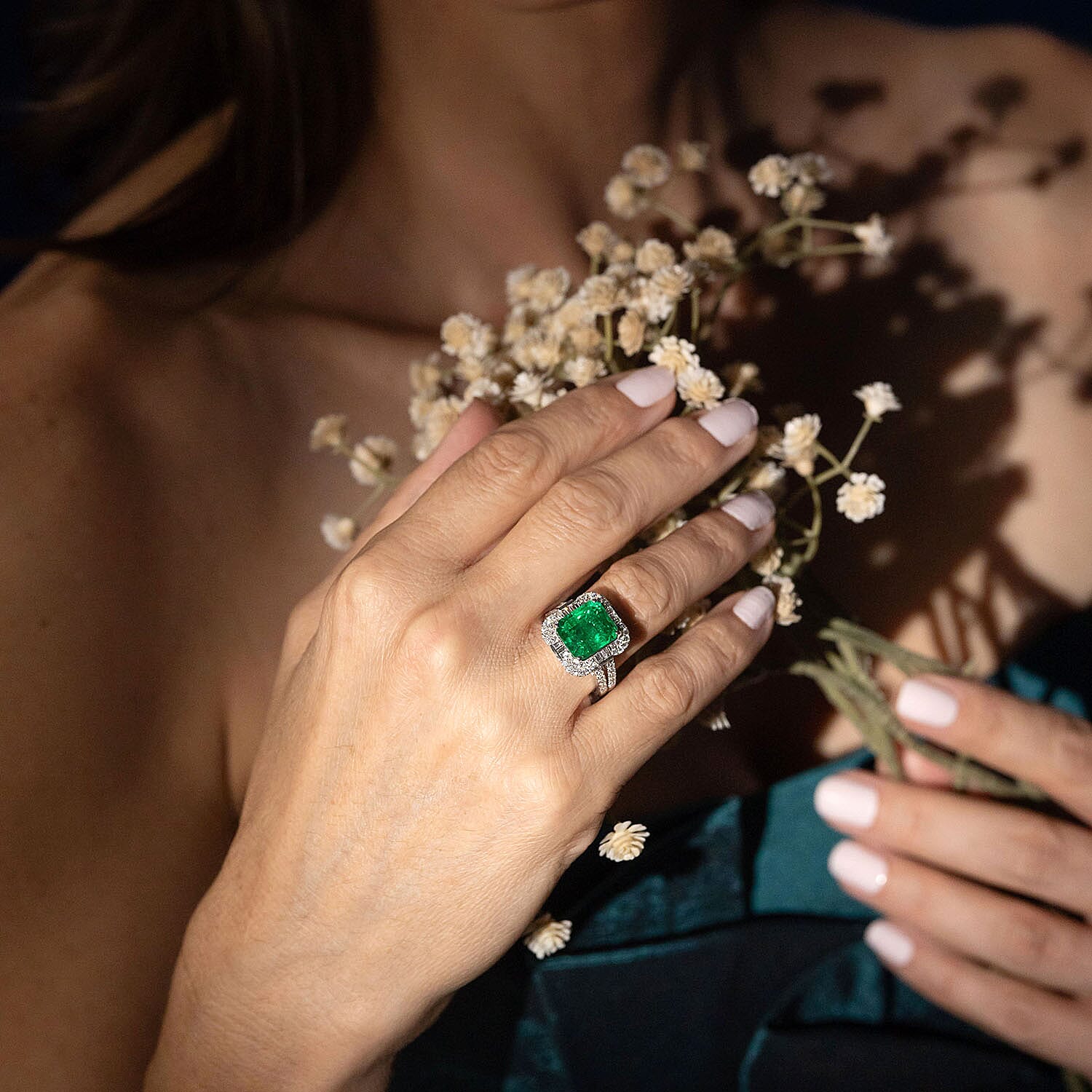 950 Platinum  AAAA  Ethiopian Emerald   White Diamond  VS Ring 7.99 ct,  Platinum Wt. 11.92 Gms  7.990  Ct.