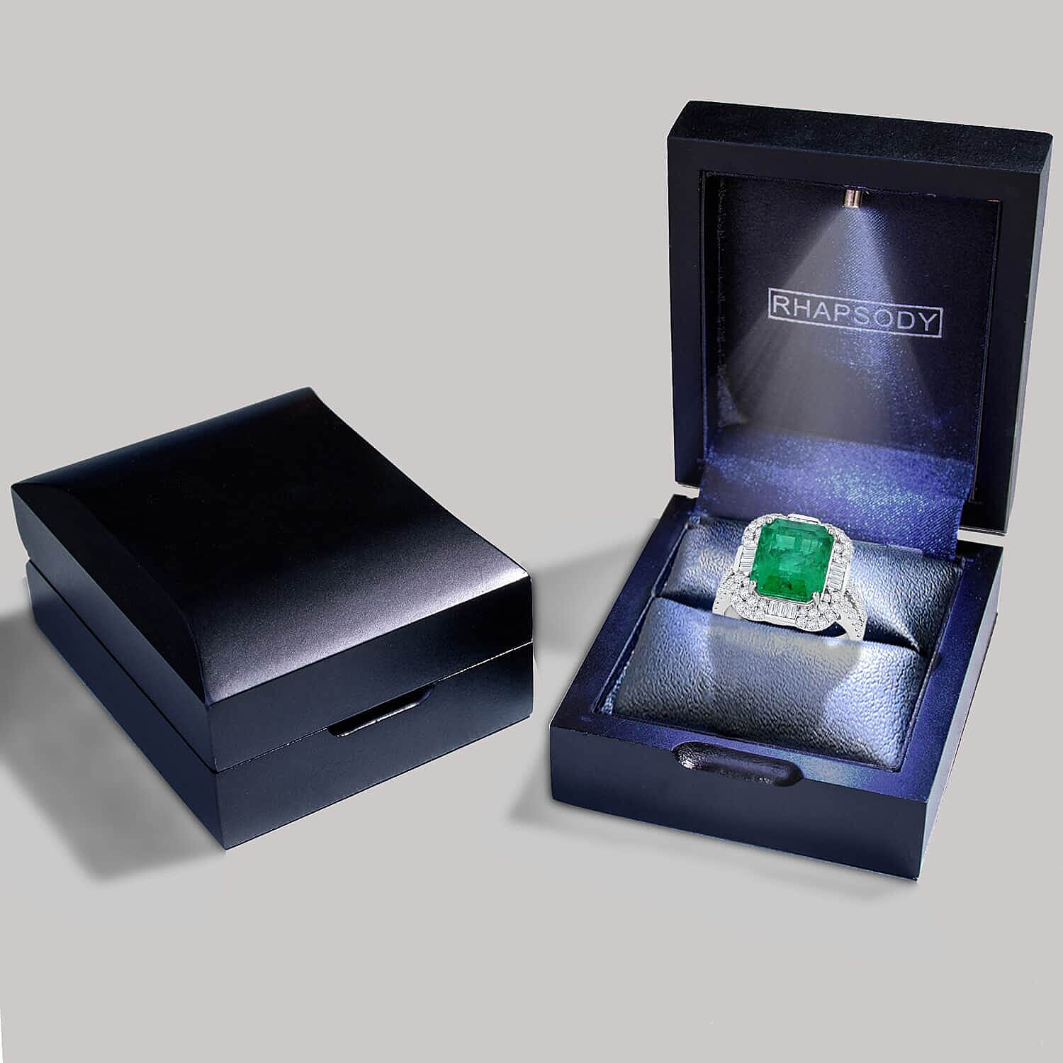 950 Platinum  AAAA  Ethiopian Emerald   White Diamond  VS Ring 7.99 ct,  Platinum Wt. 11.92 Gms  7.990  Ct.
