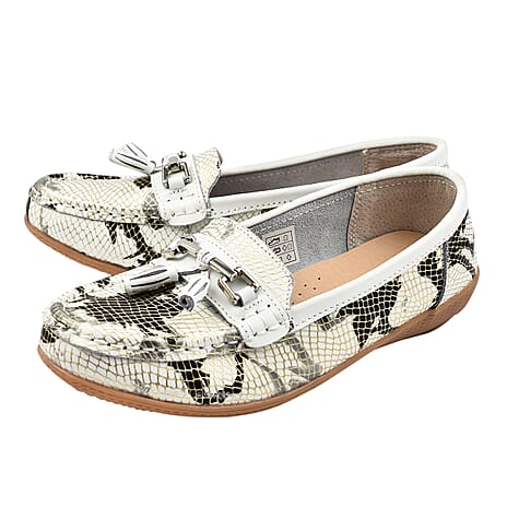 ELSINKI Womens Slip On Leather Animal Print Tassle Loafer (Size 4) - Black - White
