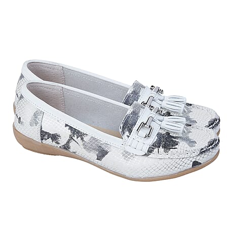 ELSINKI Womens Slip On Leather Animal Print Tassle Loafer (Size 5) - Black - White