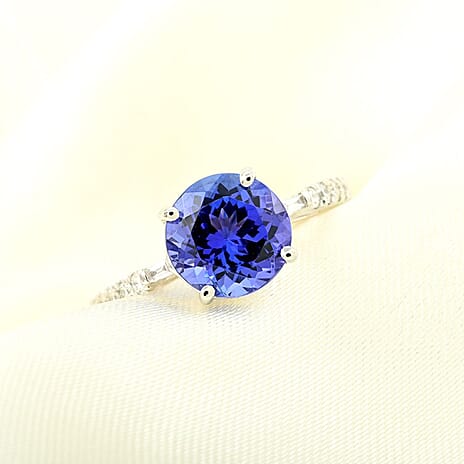 950 Platinum  AAAA  Tanzanite  White Diamond VS Ring 2.75 ct,  Platinum Wt. 4.72 Gms  2.750  Ct.