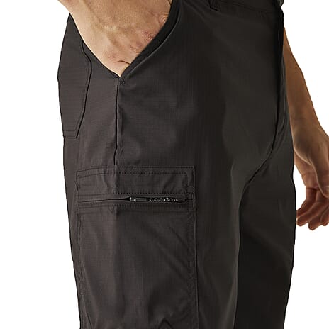 REGATTA Mens Dalry Multi Pocket Shorts (Size 38) - Black