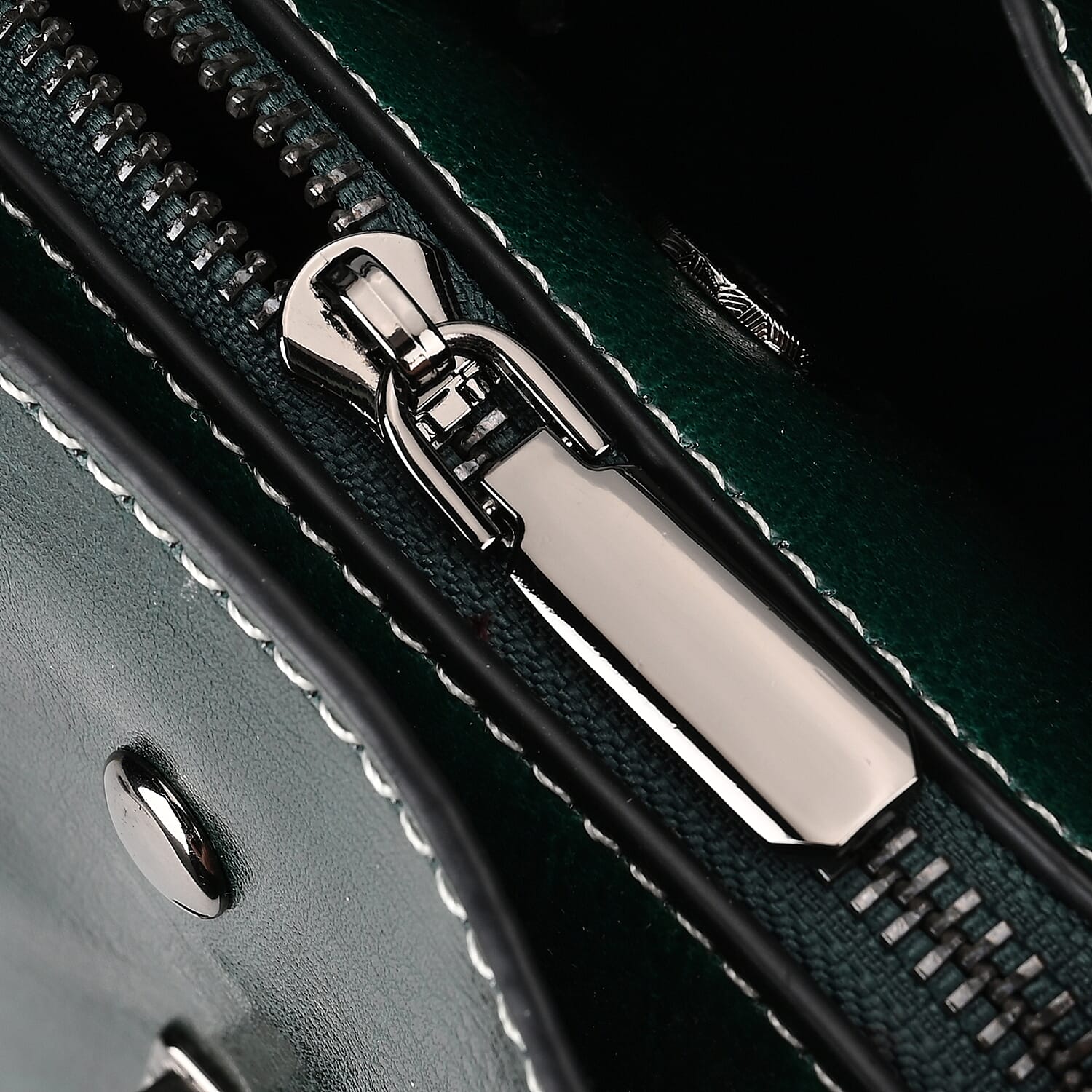 100% Genuine Leather Solid Crossbody Bag (Size 24x10x21 cm) - Green