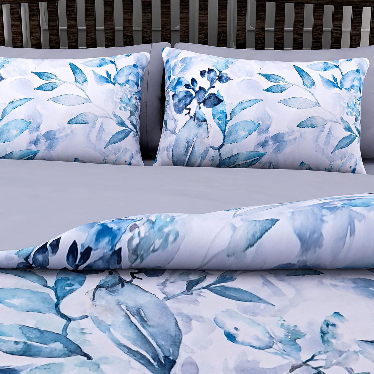 4 Piece Microfiber Leaf Pattern Reversible Duvet Cover Set