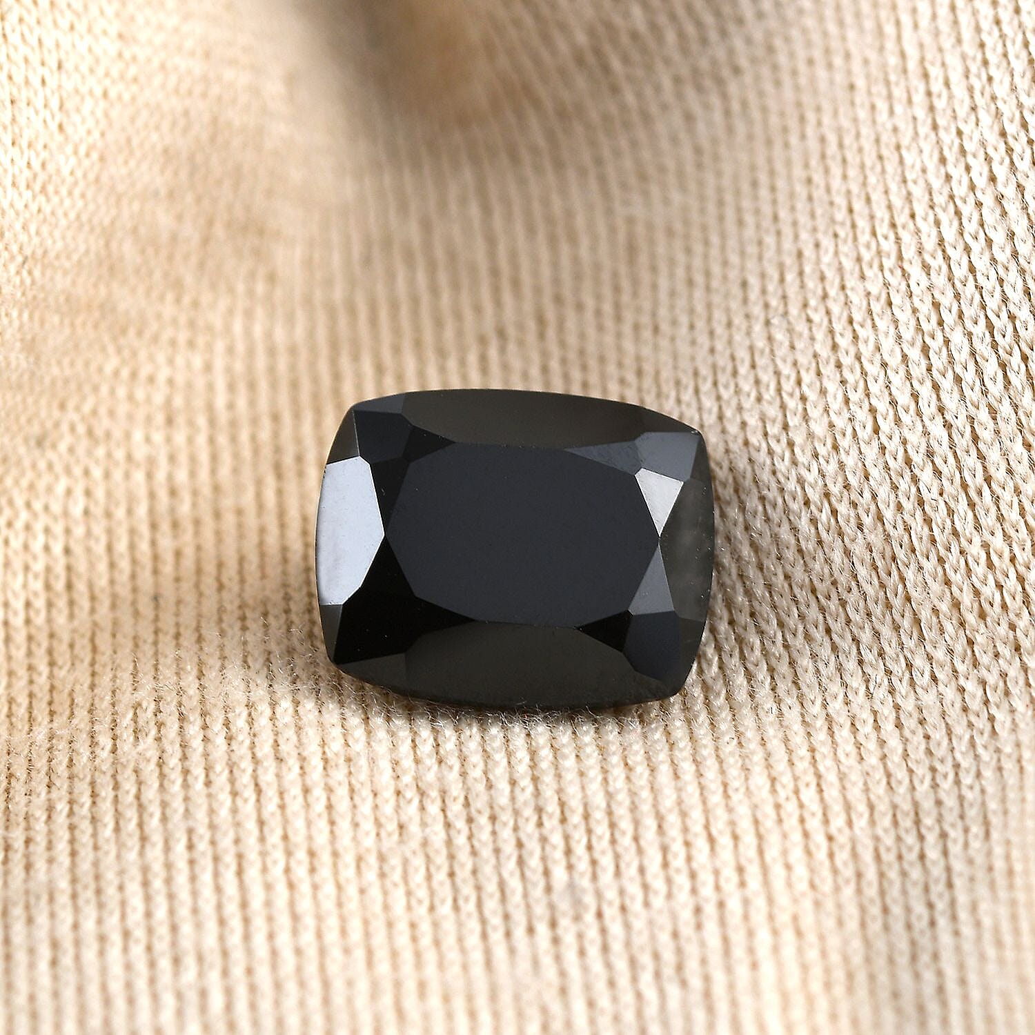 Black Spinel Cushion 9x7 mm