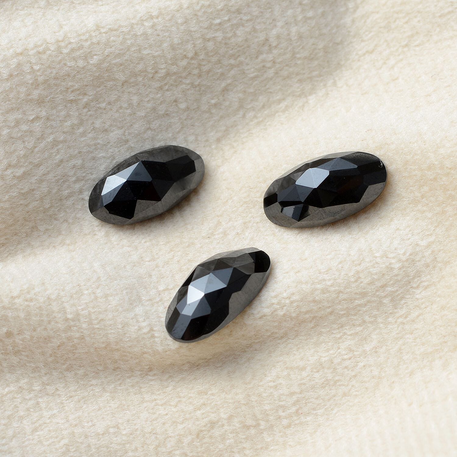 Black Spinel Oval 14x7 mm