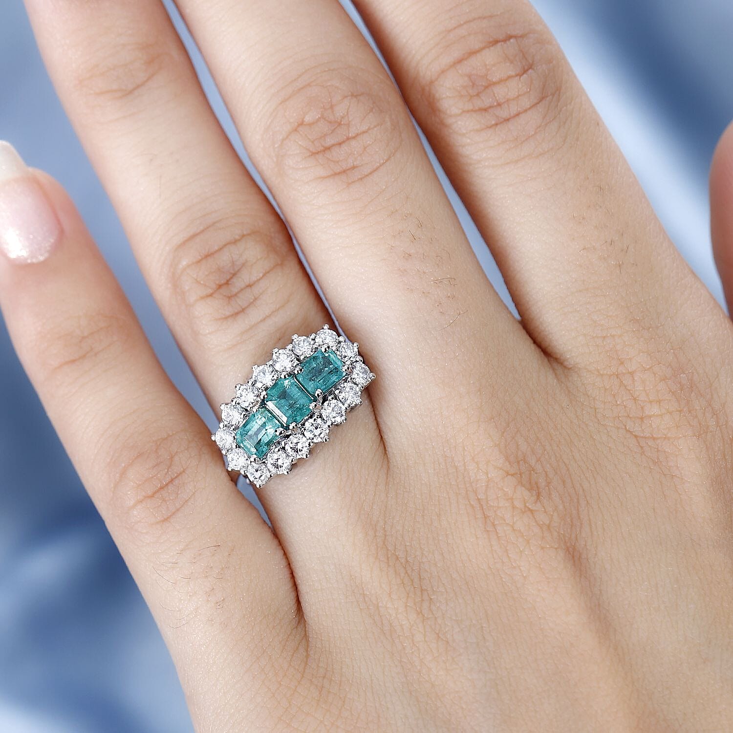 950 Platinum  AAA  Emerald   Lab Grown Diamond  SI Cluster Ring 2.24 ct,  Platinum Wt. 8.08 Gms  2.241  Ct.