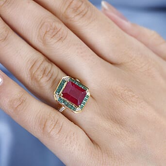 https://tjcuk.sirv.com/Products/77/7/7778851/Fissure-Filled-Ruby-Emerald-White-Zircon-Main-Stone-With-Side-Stone-Ri_7778851_2.jpg?w=342&h=342