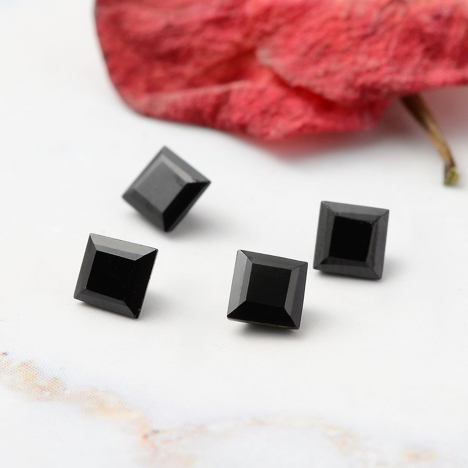 Black Spinel Square 5 mm