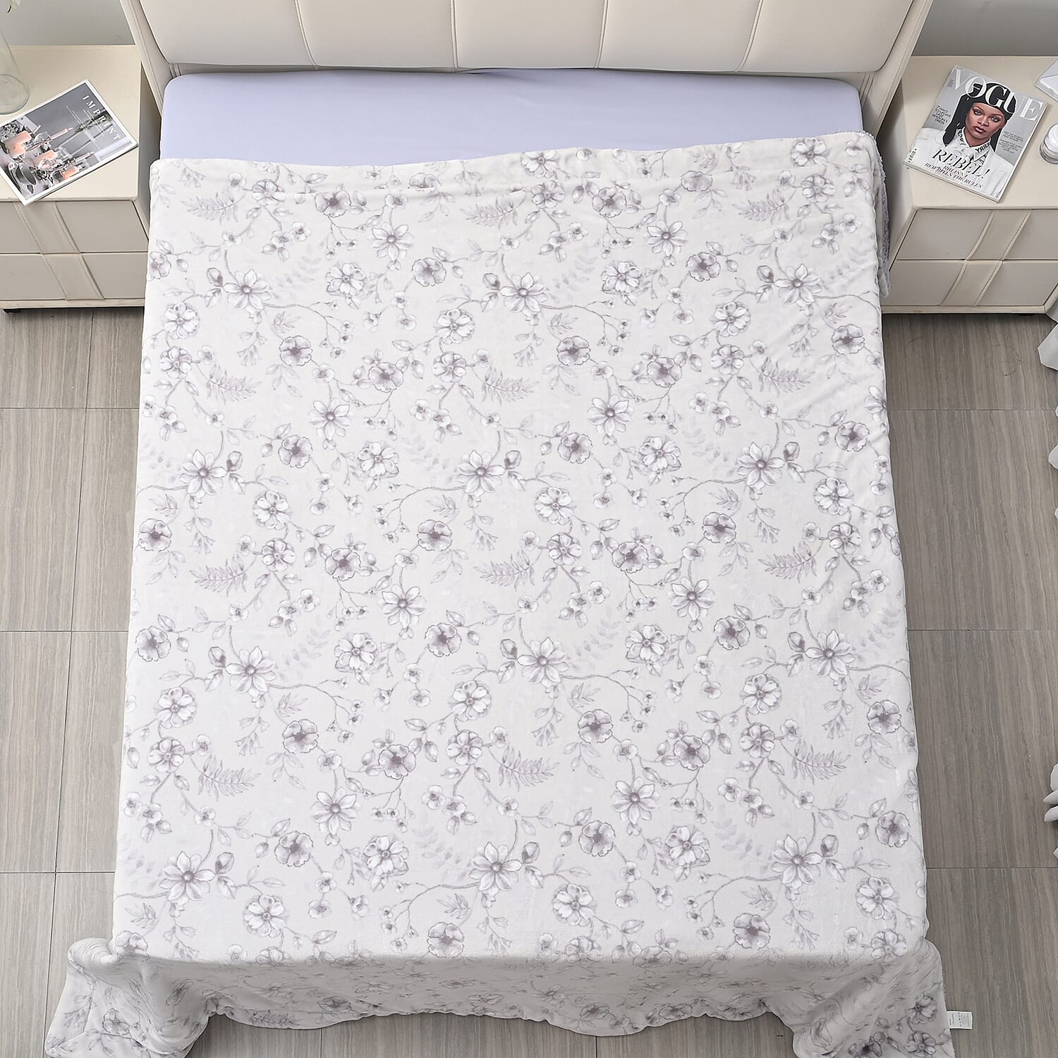 Polyester Flower and Leaves Blanket (Size 2x1 m) - White & Blue