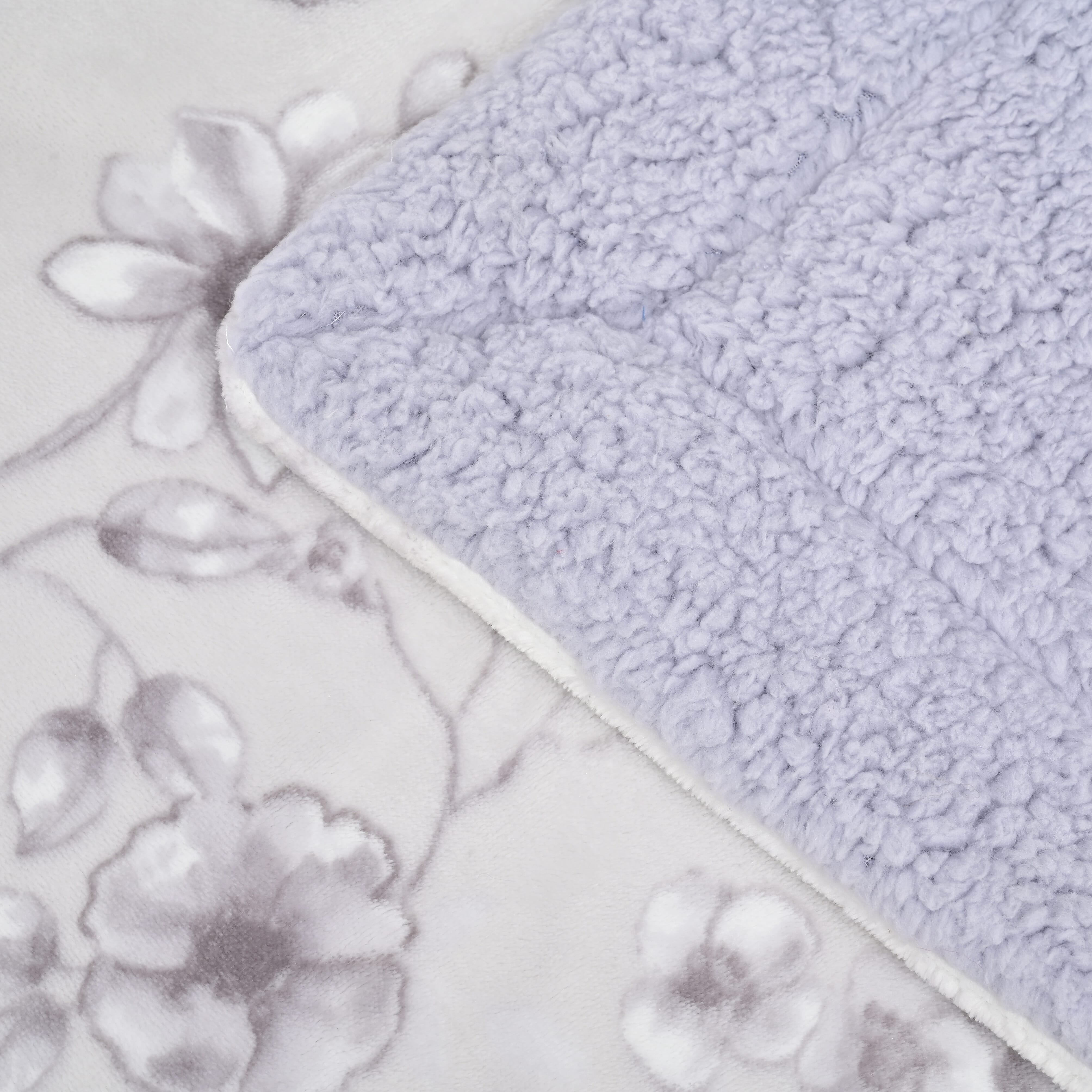 Polyester Flower and Leaves Blanket (Size 2x1 m) - White & Blue