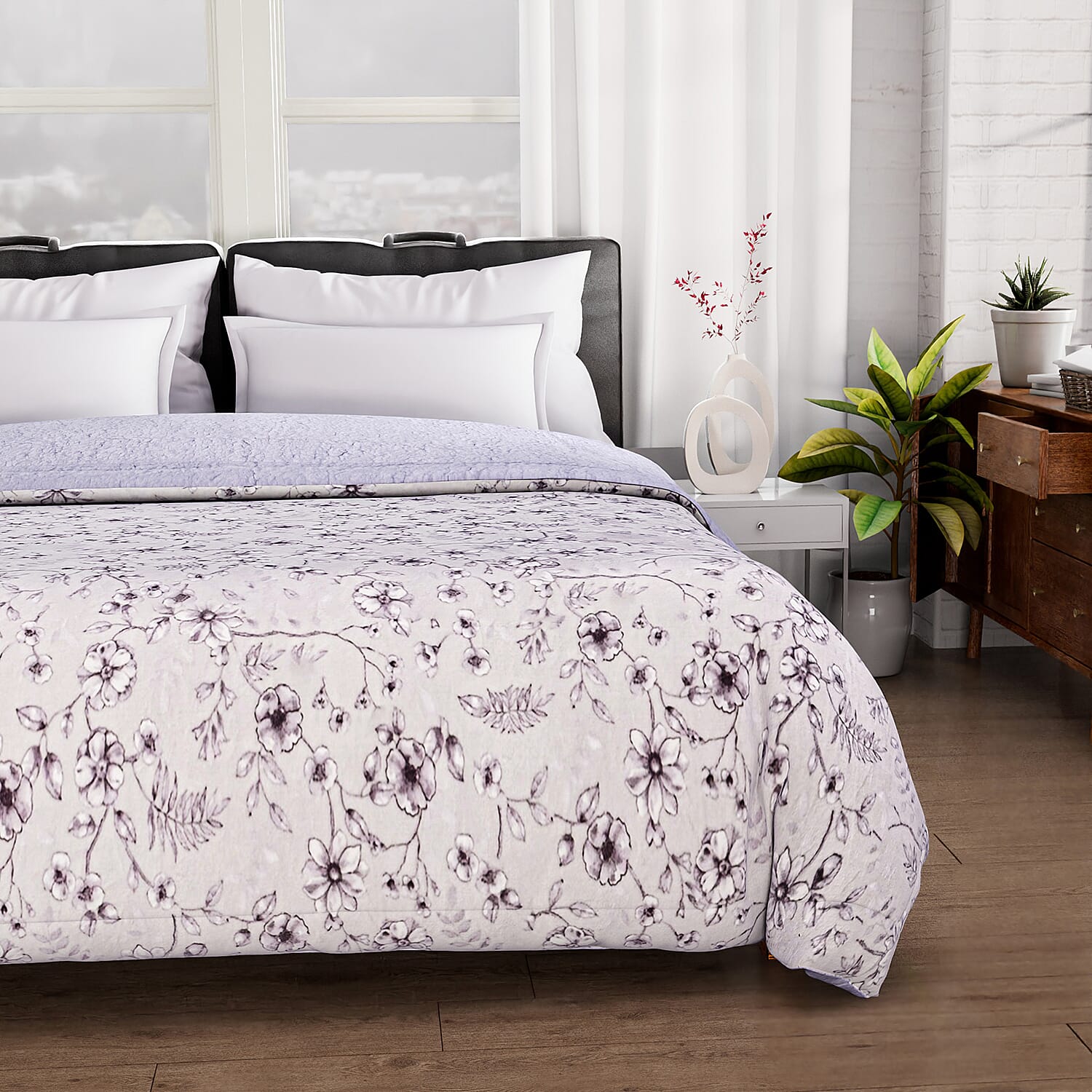 Polyester Flower and Leaves Blanket (Size 2x1 m) - White & Blue