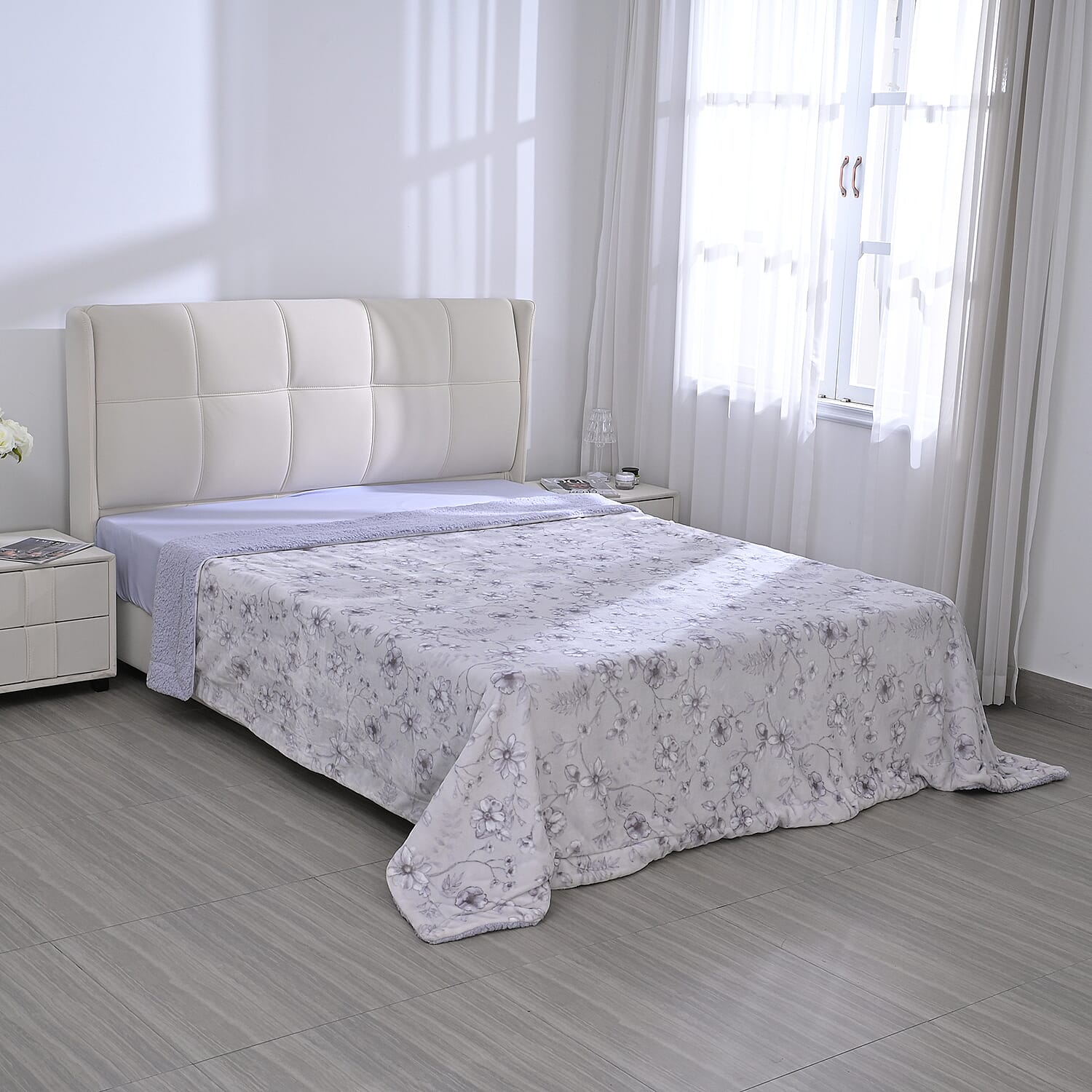 Polyester Flower and Leaves Blanket (Size 2x1 m) - White & Blue